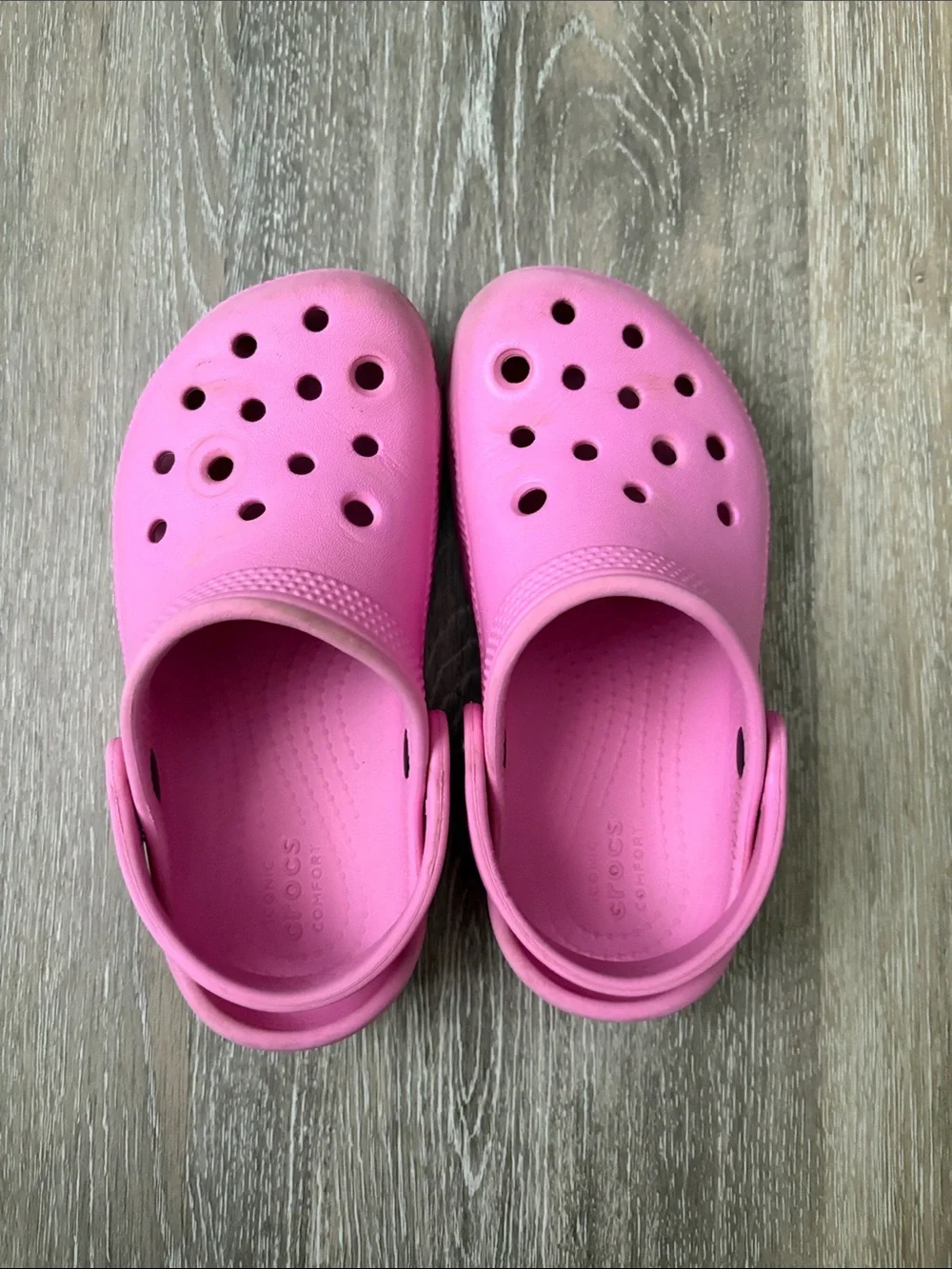 CROCS Kids Classic Clog in Bright Pink